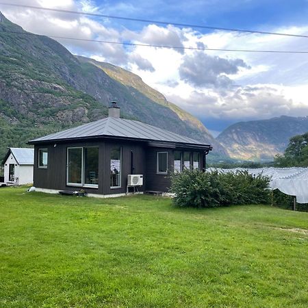 Jordeplegarden Holiday Home - Part Of A Farm - Two Buildings - Close To Flam Lærdalsøyri Eksteriør billede