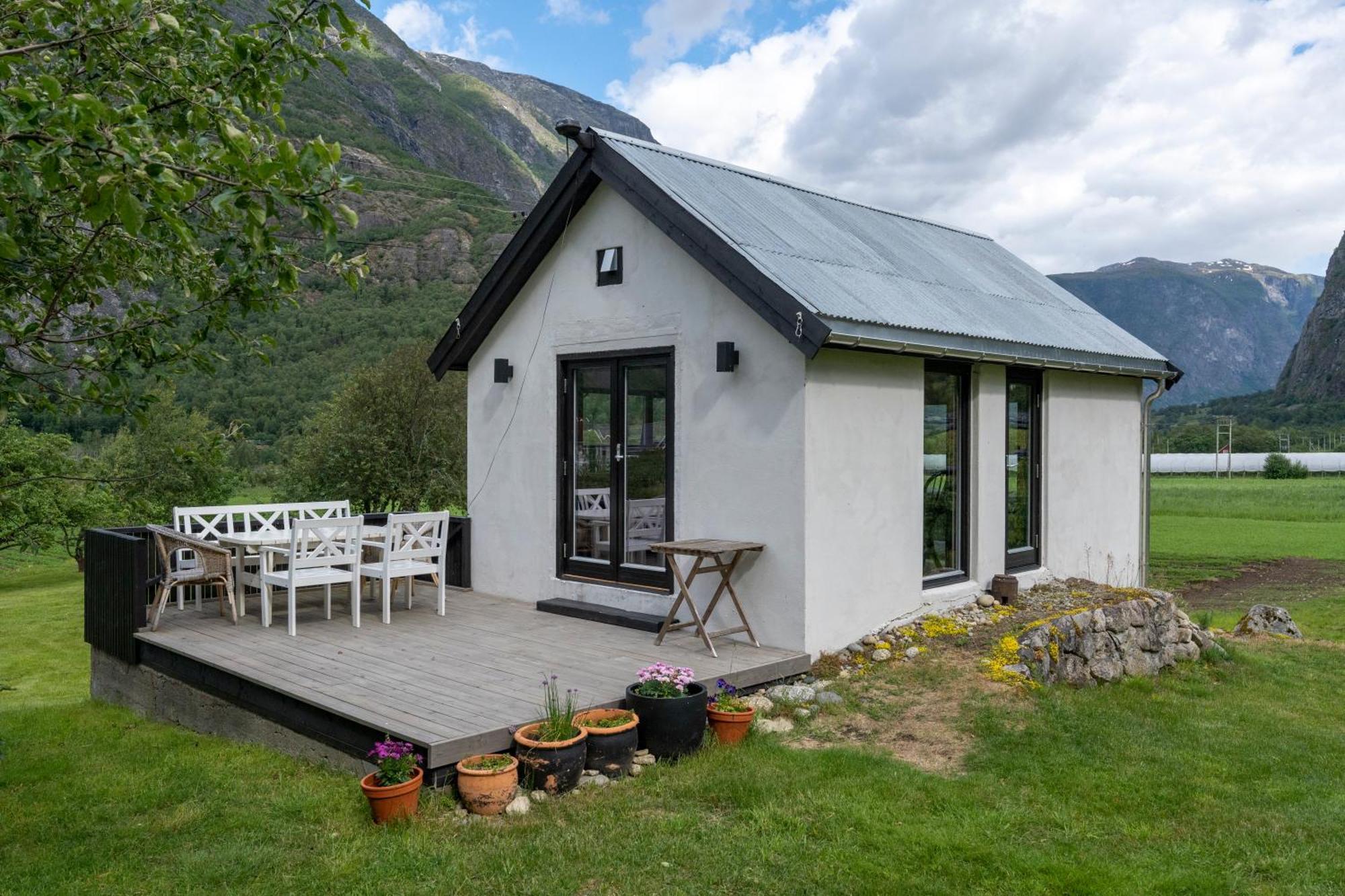 Jordeplegarden Holiday Home - Part Of A Farm - Two Buildings - Close To Flam Lærdalsøyri Eksteriør billede