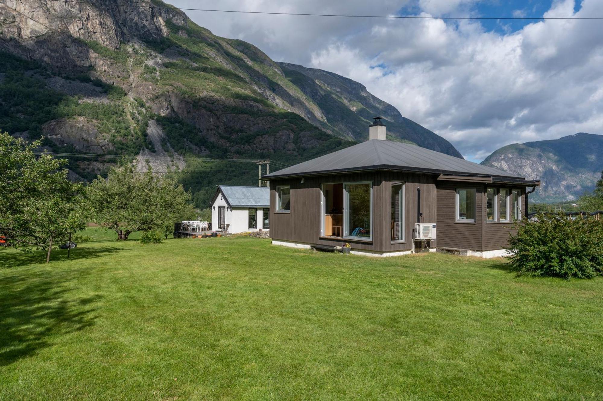 Jordeplegarden Holiday Home - Part Of A Farm - Two Buildings - Close To Flam Lærdalsøyri Eksteriør billede