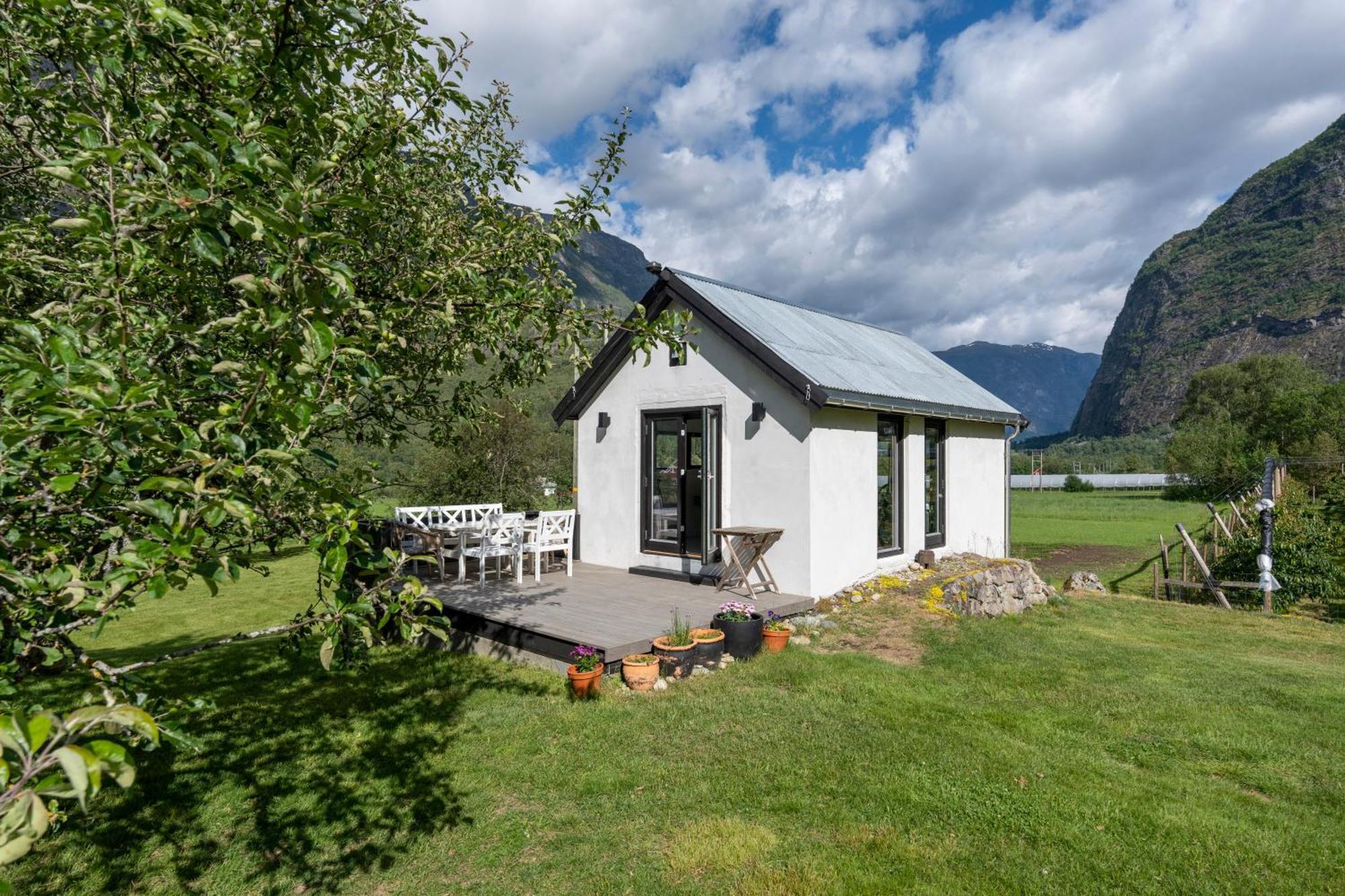 Jordeplegarden Holiday Home - Part Of A Farm - Two Buildings - Close To Flam Lærdalsøyri Eksteriør billede