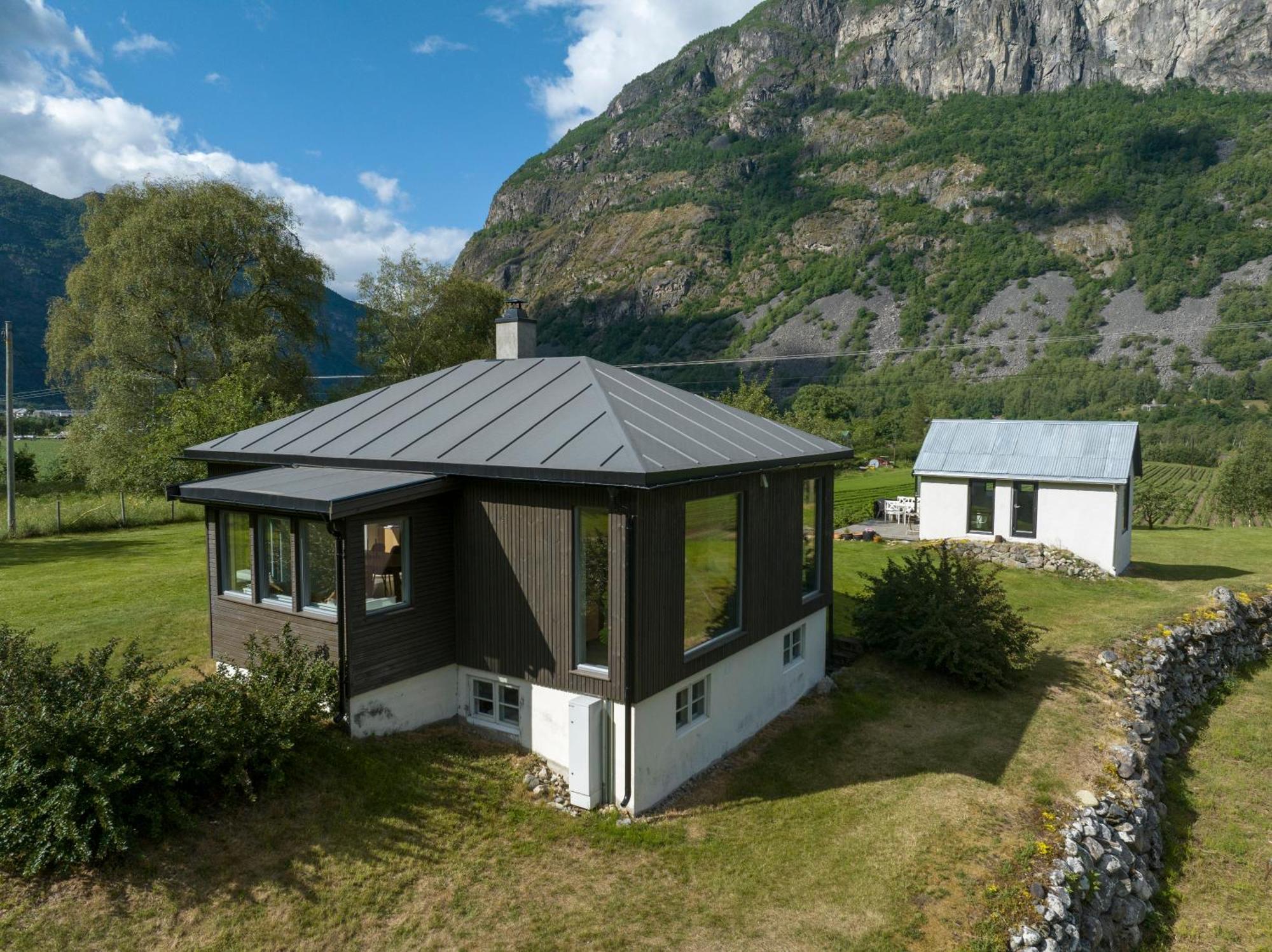 Jordeplegarden Holiday Home - Part Of A Farm - Two Buildings - Close To Flam Lærdalsøyri Eksteriør billede
